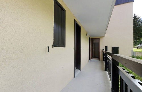 Gresse-en-Vercors Apartment | Apartment 'Venus' with Mountain View, Shared Pool and Private Terrace