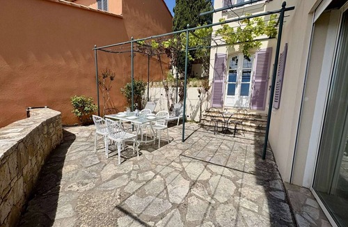 Saint-Cyr-sur-Mer Apartment | Apartment with AC, sea view - 6 guests