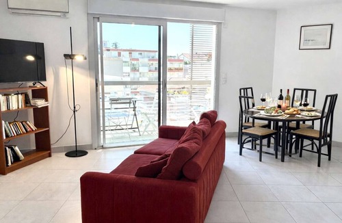 Saint-Raphael Apartment | Apartment with AC and parking - 4 guests