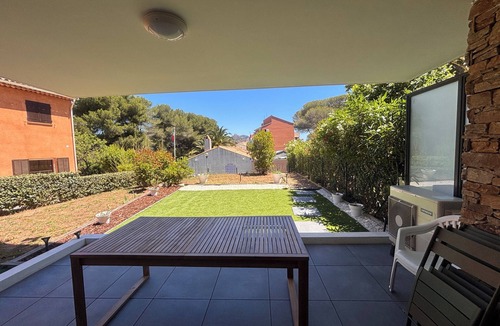 Le Dramont Apartment | Apartment with garden in Saint-Raphaël