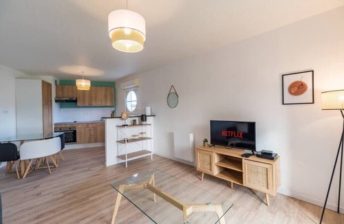 Ploumagoar Apartment | Apartment with secure parking, near Guingamp