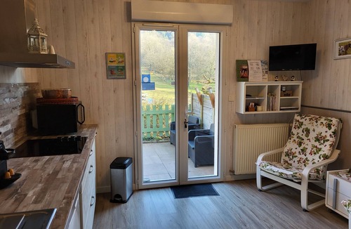 Coublevie Apartment | Apartment with separate entrance, terrace. Free secure parking