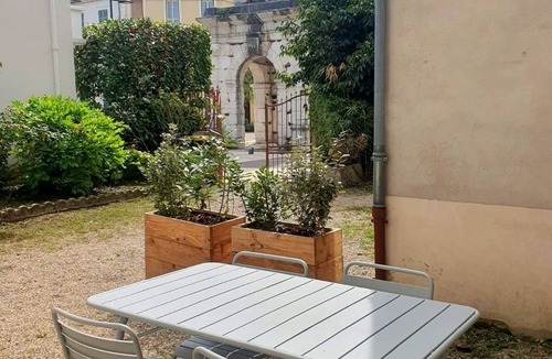 Centre Ville Apartment | Apartment with terrace and Jacuzzi Pyramid view