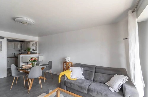 Cotes d'Armor Apartment | Apartment With the Sound of the Waves - sea view