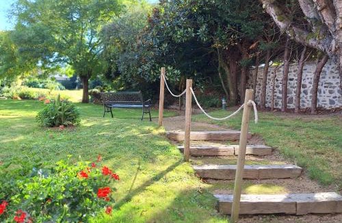 Mayenne Apartment | Appart chic calme rdc-jardin-terrasse-centre Mayenne