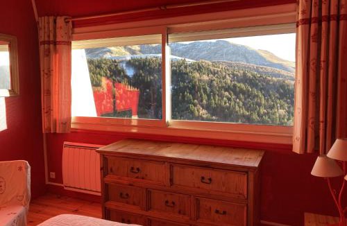 Saint-Jacques-des-Blats Apartment | Appartement esprit montagne