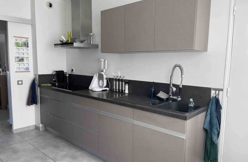 Sainte-Anne Apartment | Appartement 130m2 de Standing, 5min Plage/stade, Parking Gratuit