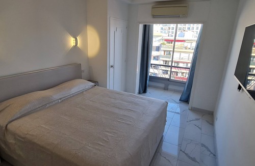 Fabron Apartment | Appartement Climatisé de Standing 4 Personnes, Face à la mer Devant la Plage