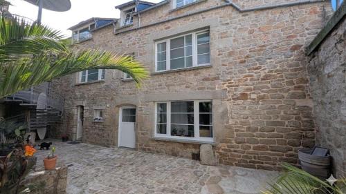 Pont-l'Abbe Apartment | Appartement en centre-ville place du marché