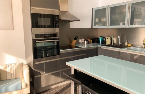 Saint-Victor Apartment | Appartement Moderne à Marseille avec Balcon et Vue sur Jardin
