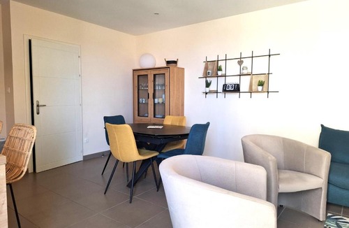 Port District Apartment | Appartement sur la plage