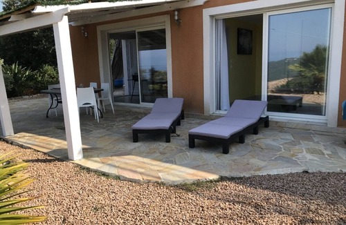Portigliolo House | APPARTMENT IN LOW GARDEN VILLA SEA VIEW