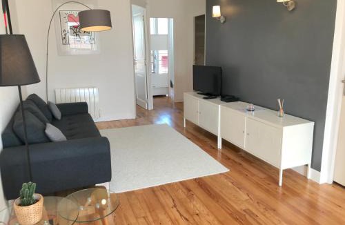 Saint-Jean-de-Luz City Center Apartment | Appt 5pers Centre St Jean de Luz - Calme - Grande Plage à 2mn - Balcon