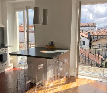 Saint-Jean-de-Luz City Center Apartment | Appt 5pers Centre St Jean de Luz - Calme - Grande Plage à 2mn - Balcon