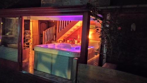 Soucelles Apartment | Appt dans maison d'architecte, Spa, Piscine & jardin