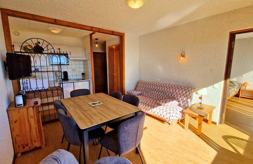 Saint-Michel-de-Chaillol Apartment | Apt 6 pers, south balcony, central, pets allowed, parking, WiFi, dishwasher