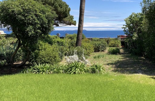 Le Mourillon House | architect-designed house with sea view and beach access