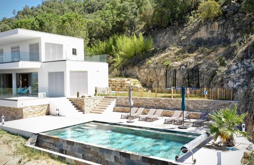 Le Muy Villa | Architect-designed villa, panoramic view 18 km from the Gulf of St Tropez