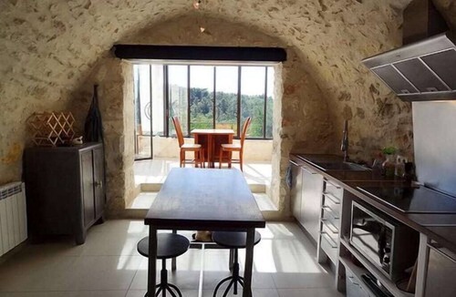 Menerbes Apartment | Atypical apartment with large terrace overlooking the Luberon