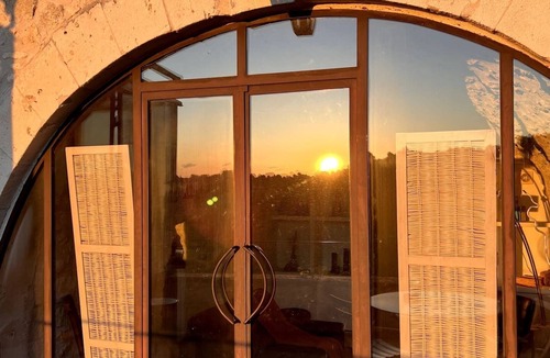 Menerbes Apartment | Atypical apartment with large terrace overlooking the Luberon