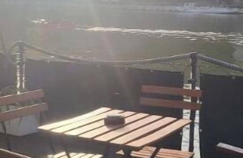 La Confluence Boat Rental | Atypical, peaceful houseboat in Confluence