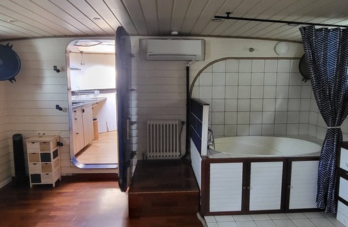 La Confluence Boat Rental | Atypical, peaceful houseboat in Confluence