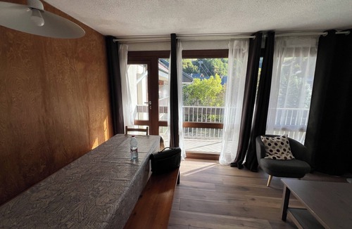 Cabrieres-d'Avignon Apartment | Au Centre du Village, aux Pieds des Pistes, 3 Pièces