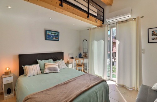 Roquevaire Bed & Breakfast | Au temps des secrets bed and breakfast Roquevaire in Provence at the foot of the Garlaban mountains