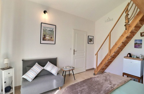 Roquevaire Bed & Breakfast | Au temps des secrets bed and breakfast Roquevaire in Provence at the foot of the Garlaban mountains