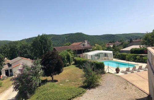 Saint-Gery Apartment | Aube-sur-la-Vallée, weitläufig mit Blick auf das Tal by Interhome