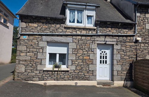 Plemy House | Authentic Brittany House with Private Garden and Easy Parking