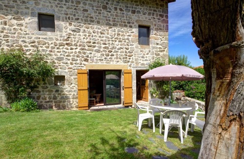 Marols Cottage | Authentic cottage for 6 with garden in Marols