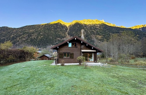 Les Bossons Ski Chalet | Authentic family chalet with garden in Chamonix