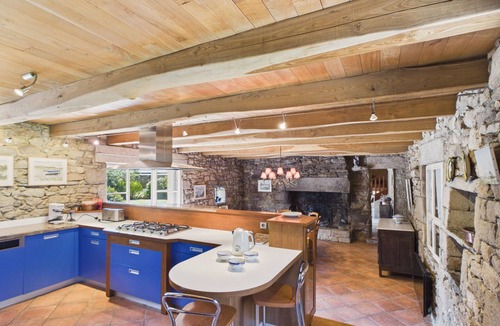 Landeda House | Authentic house for 11, close to the beach