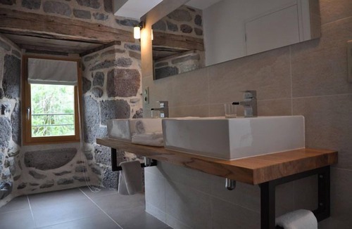 Laguiole Hotel | Aux Caprices d'Aubrac