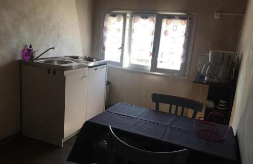 Condom-d'Aubrac Bed & Breakfast | AUX PORTES D'AUBRAC studio 2 personnes