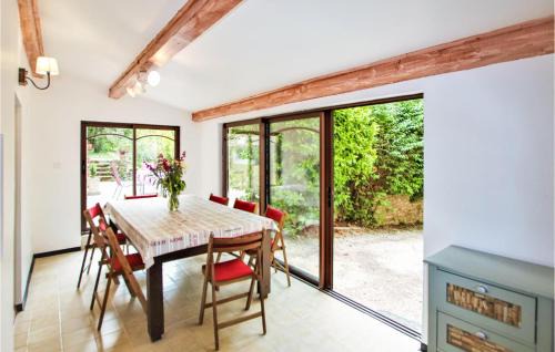 Goult House | Awesome Home In Goult