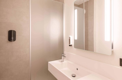 Clermont-Ferrand Hotel | B&B HOTEL Clermont-Ferrand A71/A75 La Méridienne