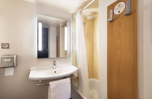 Porte Des Alpes - Mi Plaine - Manissieux Hotel | B&B HOTEL Lyon Saint-Priest
