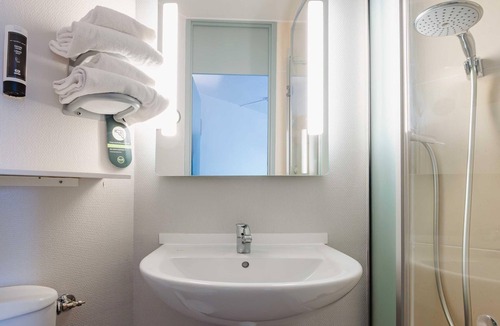 Cesson-Sevigne Hotel | B&B HOTEL Rennes Est Cesson Sévigné 3 étoiles
