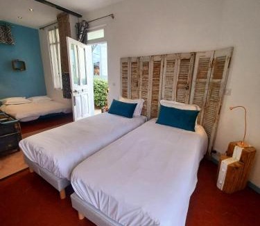 Riou - Petit Juas - Av de Grasse Bed & Breakfast | B&B Villa Du Roc Fleuri