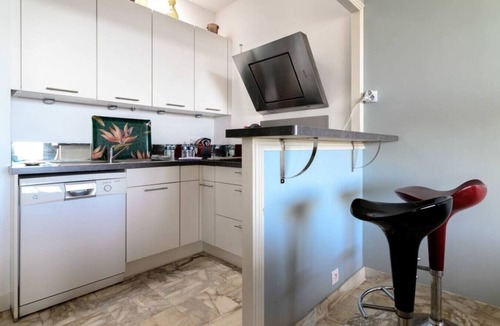 Cap-d'Antibes Apartment | Bagatelle apartment with a private beach