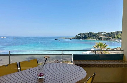 Cap-d'Antibes Apartment | Bagatelle apartment with a private beach