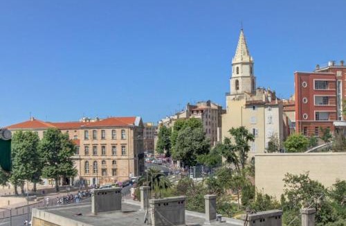 Quartier du Panier Apartment | Balcony on the true Marseille