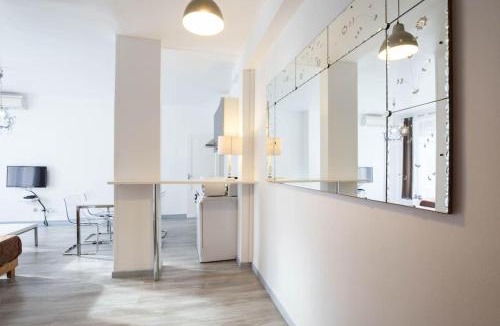 Quartier du Panier Apartment | Balcony on the true Marseille