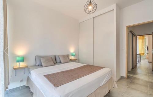 Quartier du Panier Apartment | Balcony on the true Marseille