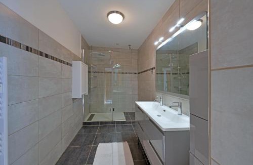 Joyeuse House | Barbouillet - Maison avec piscines partagées