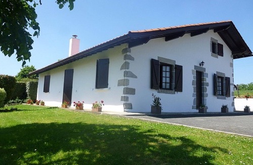 Irissarry House | Basque house located between sea and mountains.