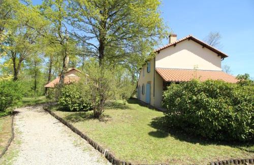 Meuzac House | Basse roche