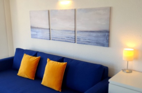 Agay Apartment | Beachfront apartment with sea view for four persons in the town centre